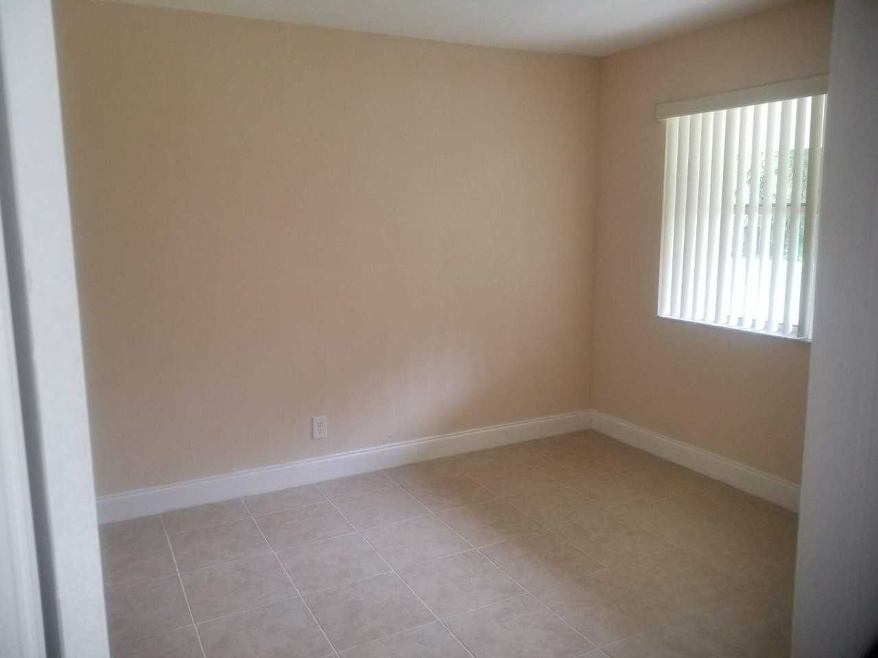 418 Nw 13th Ave - Photo 7 of 8