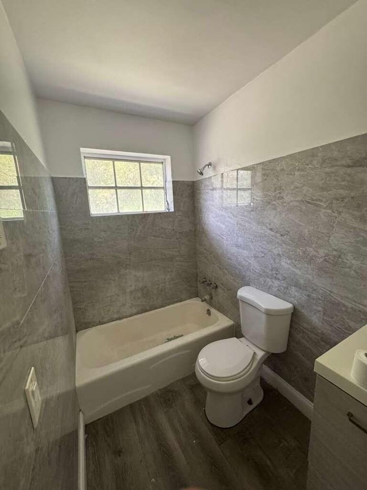1123 Nw 3rd Ave #2 - Photo 2 of 10