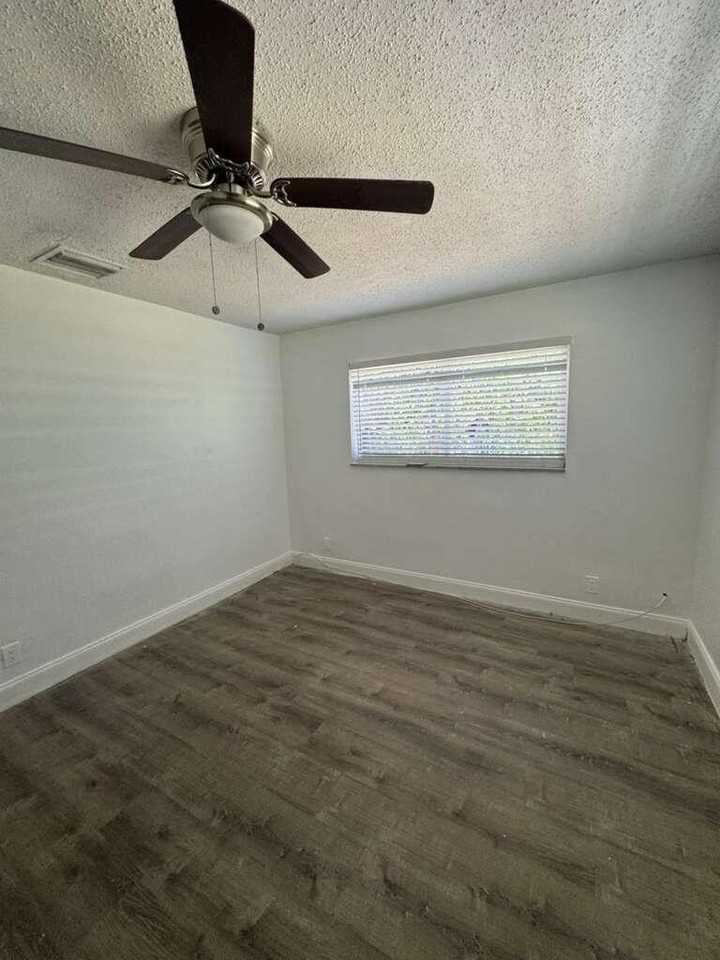 1123 Nw 3rd Ave #2 - Photo 3 of 10