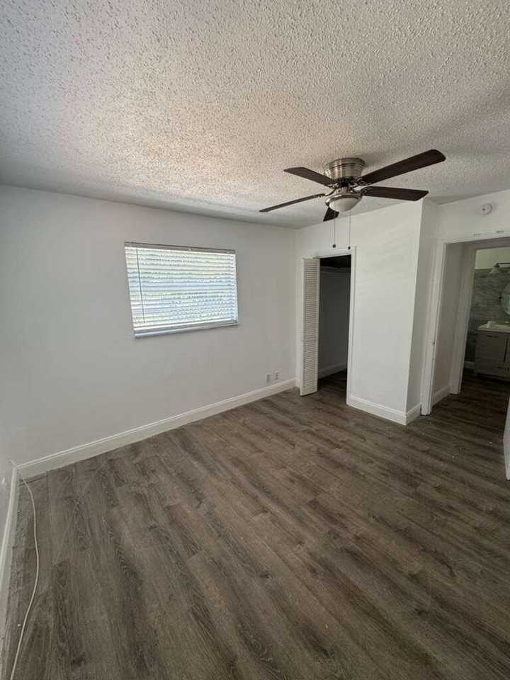1123 Nw 3rd Ave #2 - Photo 5 of 10