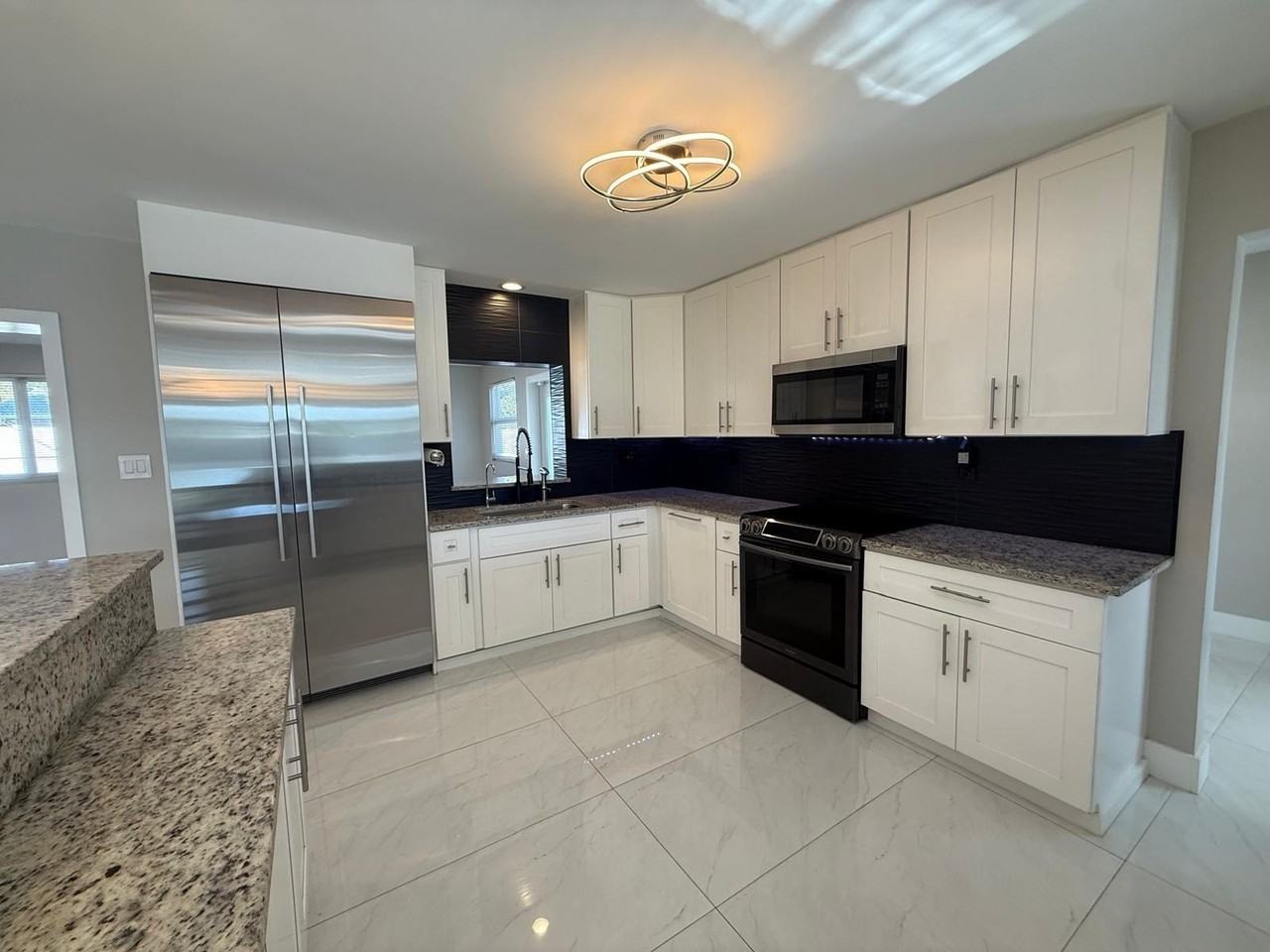 4901 Ne 13th Ter - Photo 2 of 21