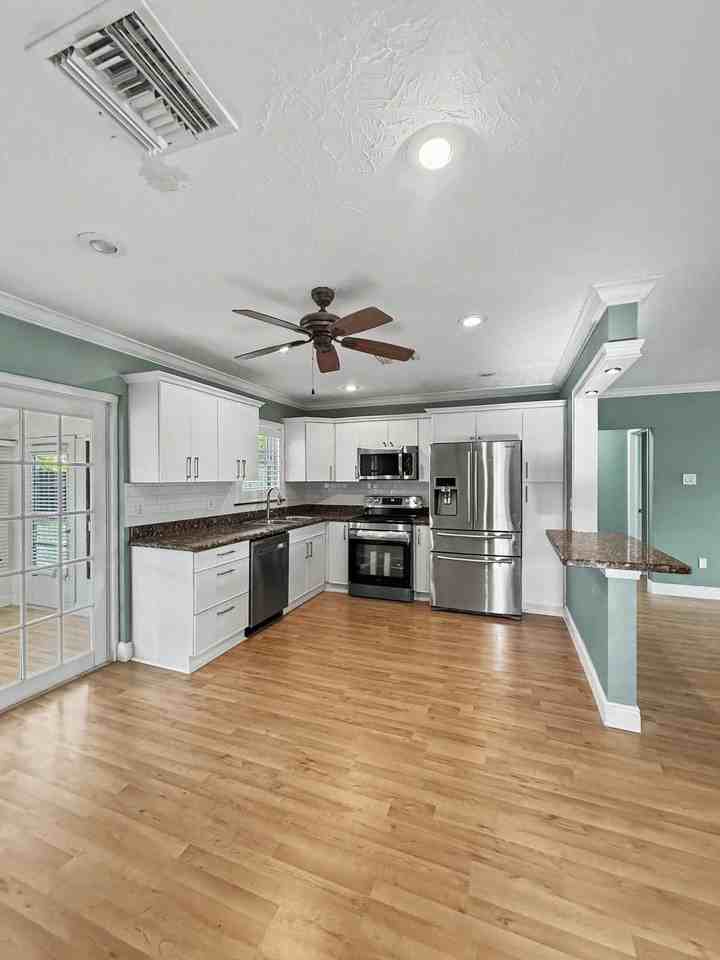 150 Se 5th Ct - Photo 3 of 23