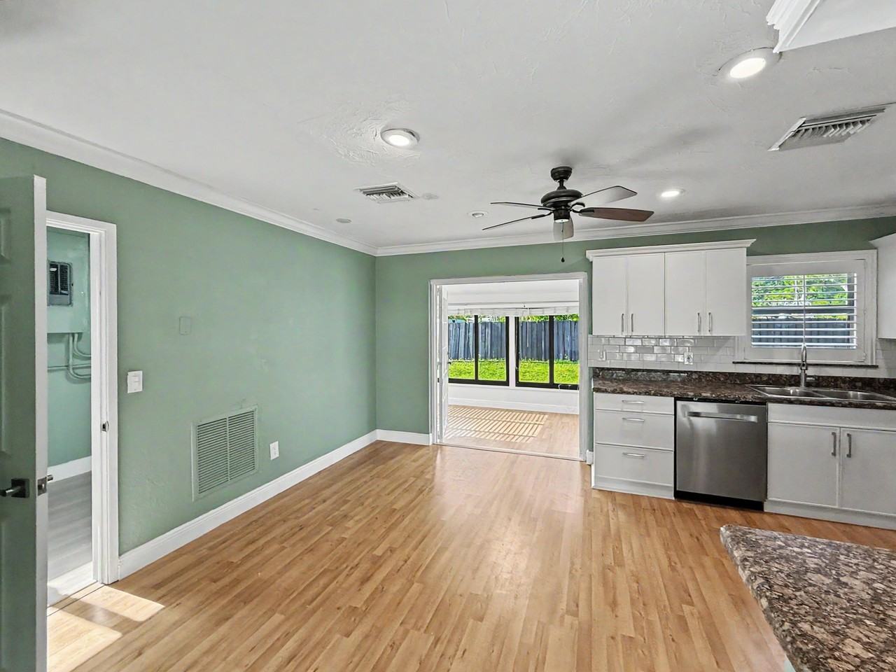 150 Se 5th Ct - Photo 5 of 23