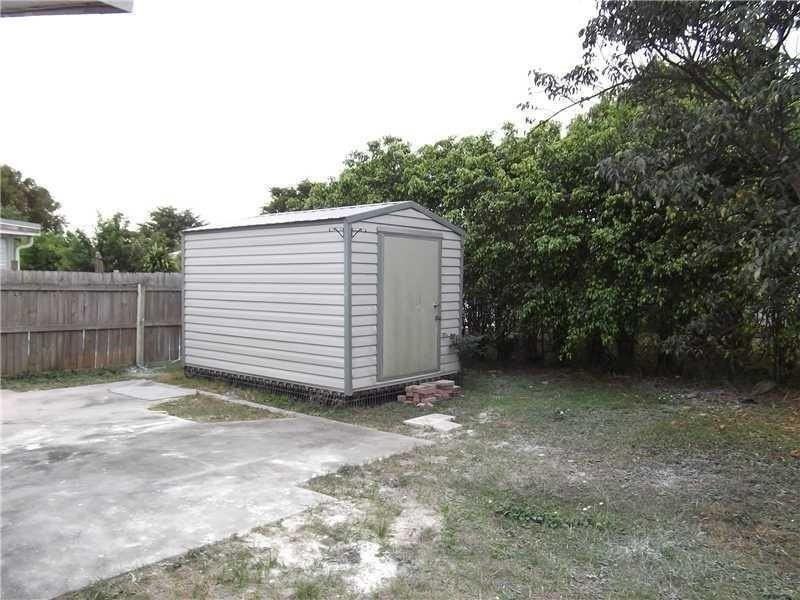 433 Sw 61st Ter - Photo 2 of 17