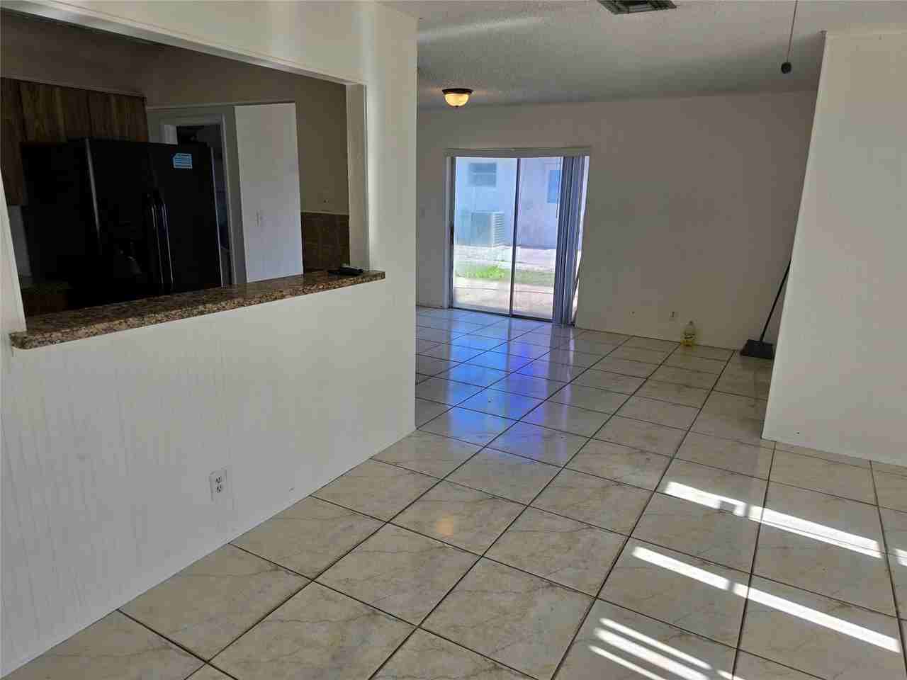 433 Sw 61st Ter - Photo 4 of 17