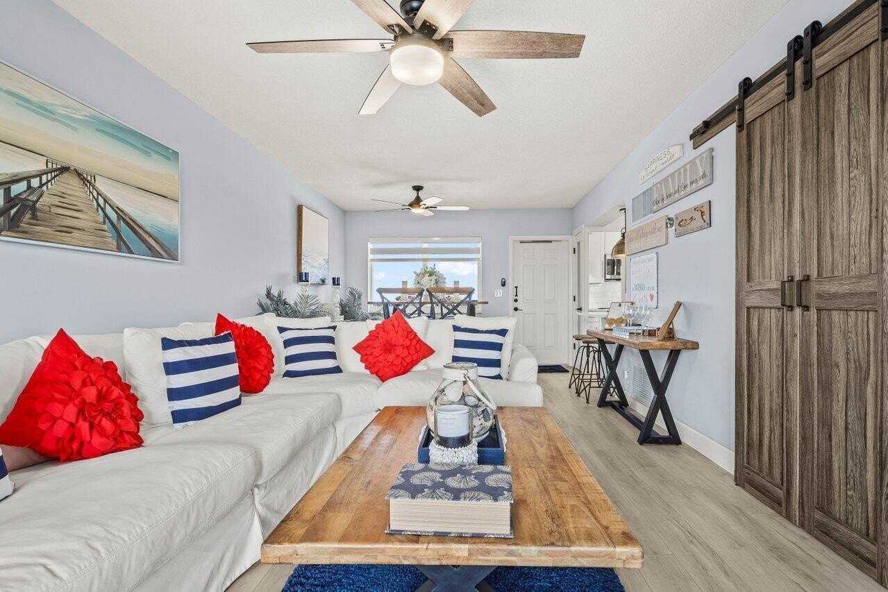 629 Se 19th Ave #702 - Photo 5 of 38