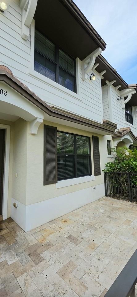 2723 Ne 14th Street Cswy #108 - Photo 4 of 14