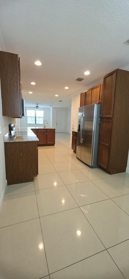 2723 Ne 14th Street Cswy #108 - Photo 7 of 14
