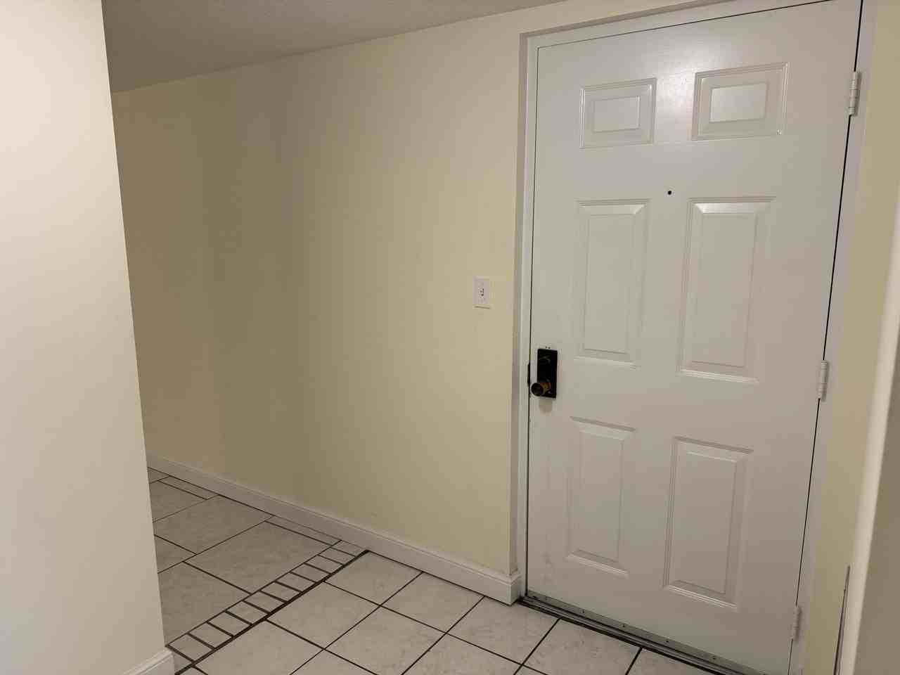 7030 Half Moon Cir #121 - Photo 4 of 33