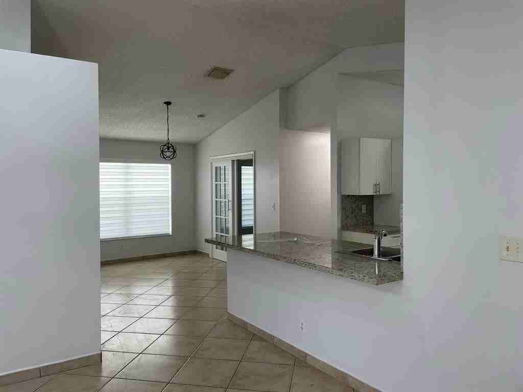 17484 Sw 22nd St - Photo 3 of 42
