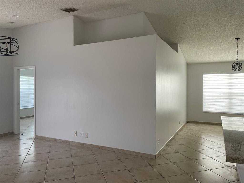 17484 Sw 22nd St - Photo 6 of 42