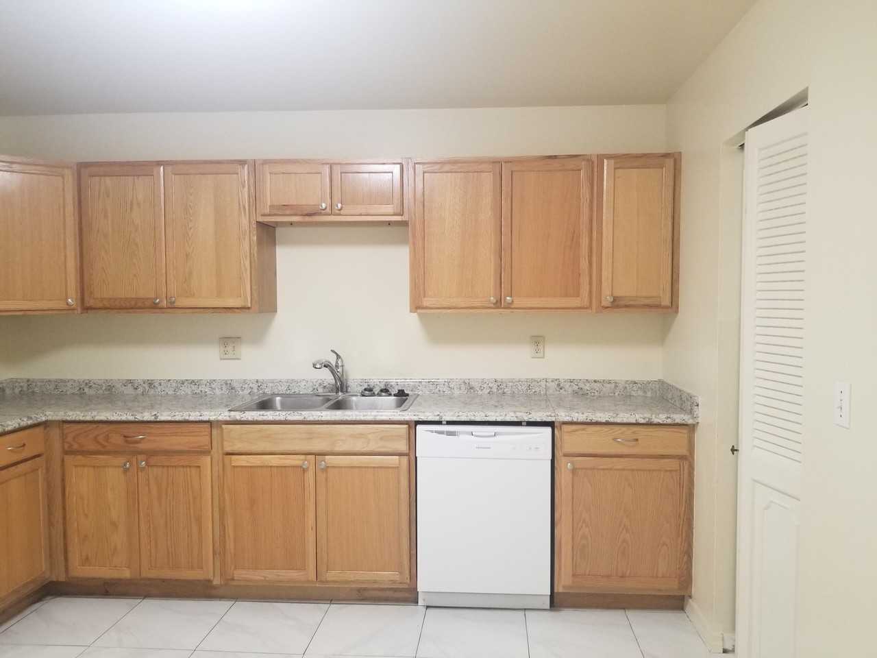 1313 Peppertree Trl #D - Photo 6 of 17
