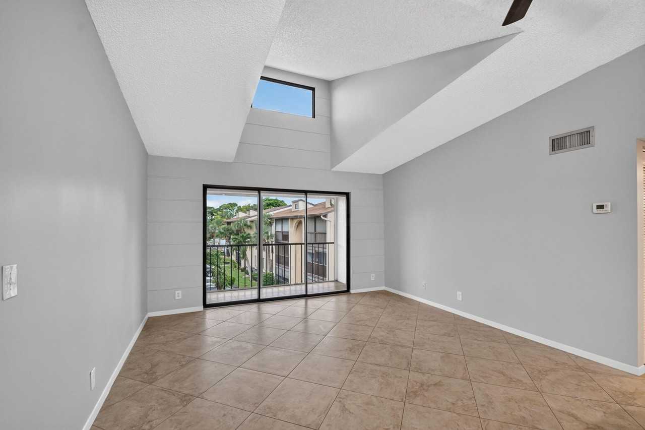 812 Sky Pine Way #A3 - Photo 2 of 23