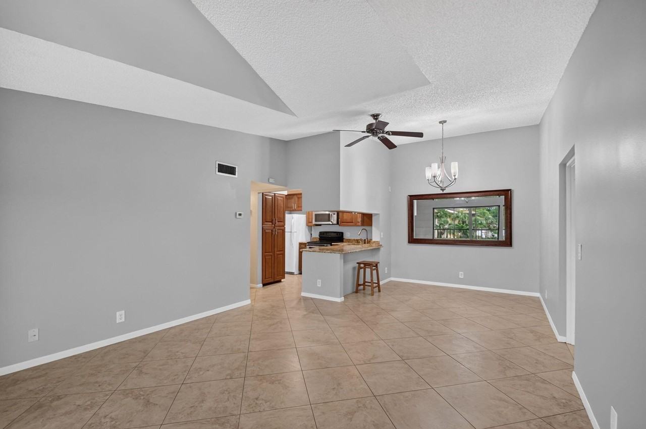 812 Sky Pine Way #A3 - Photo 3 of 23