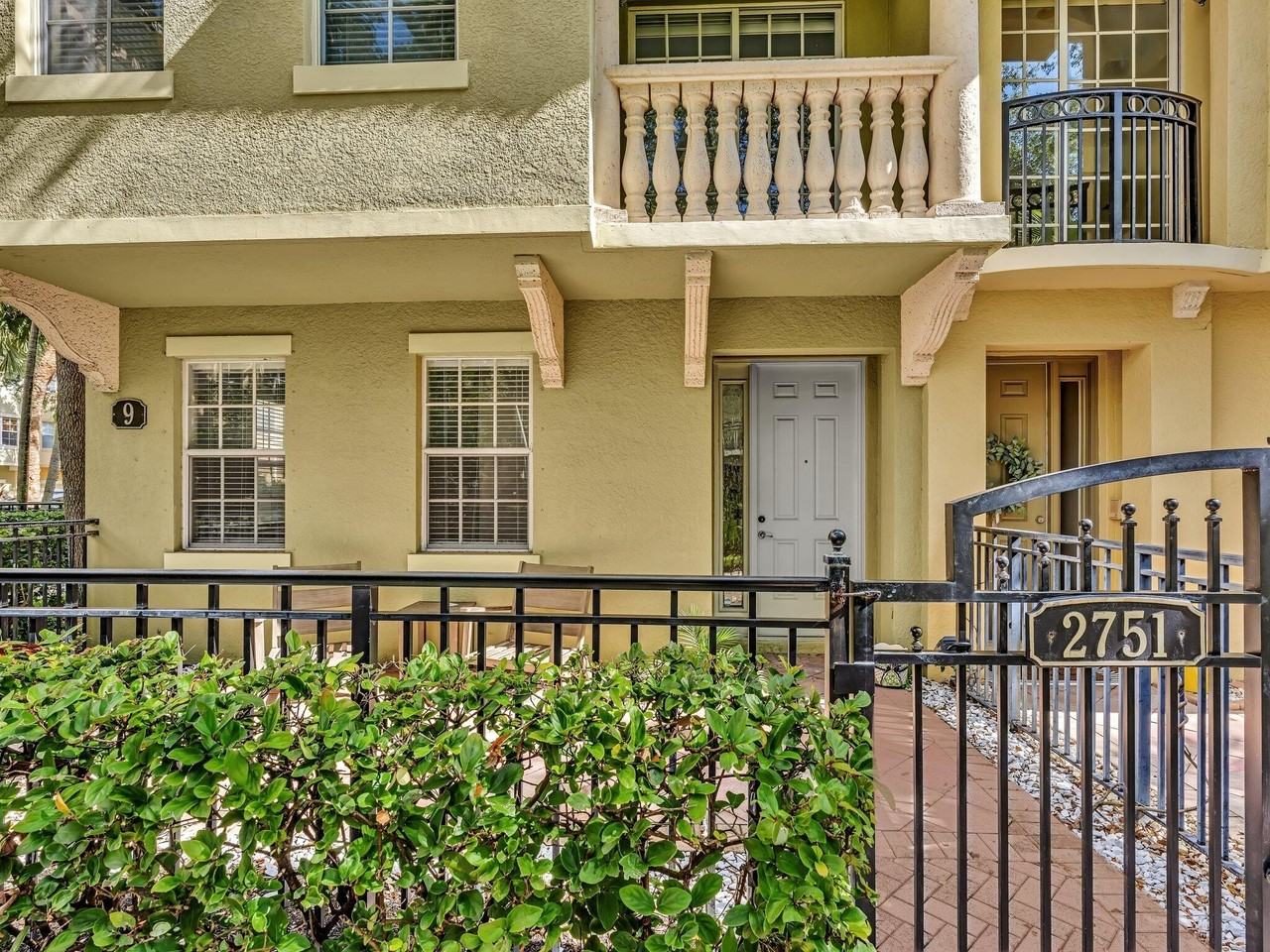 2751 Ravella Way - Photo 4 of 50