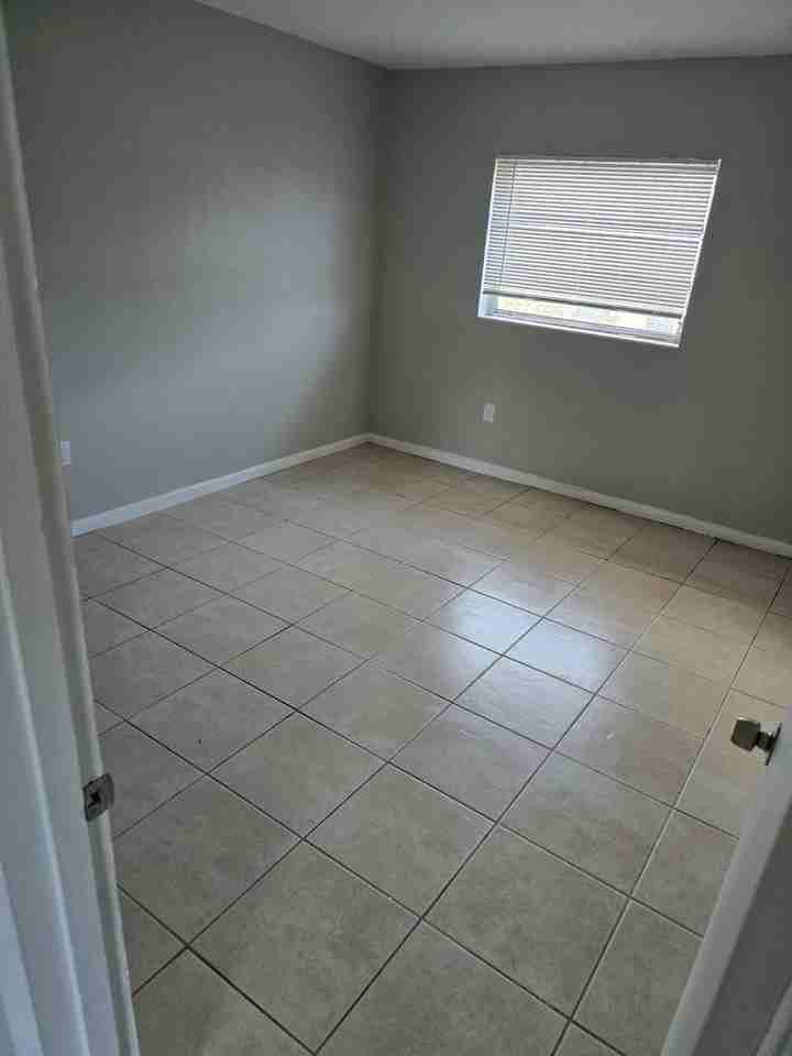 2285 Ne 172nd St #15 - Photo 4 of 18
