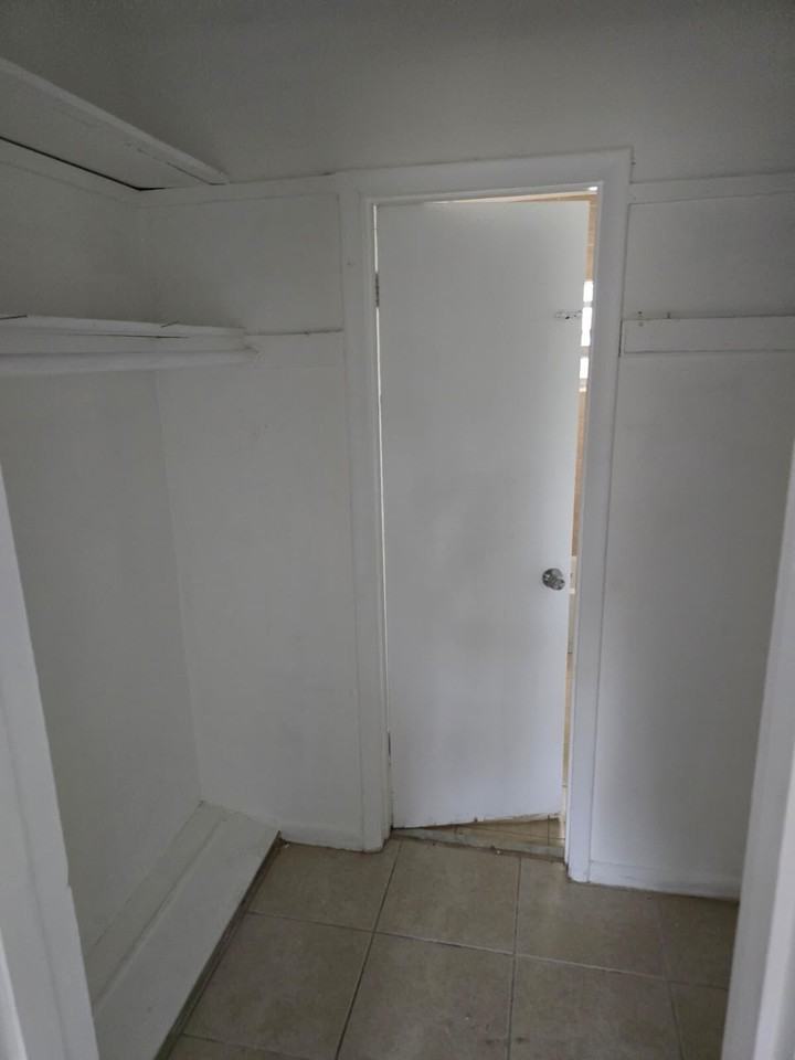 2285 Ne 172nd St #15 - Photo 7 of 18