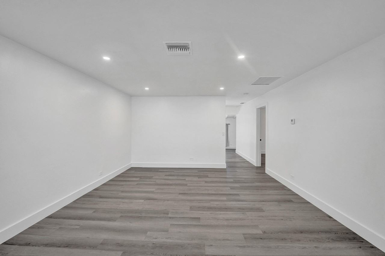 1738 Ne 52nd St - Photo 5 of 50