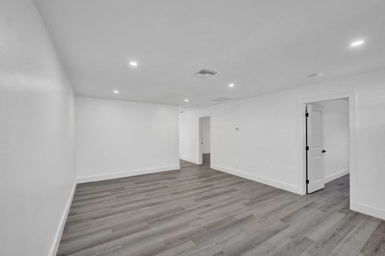 1738 Ne 52nd St - Photo 6 of 50