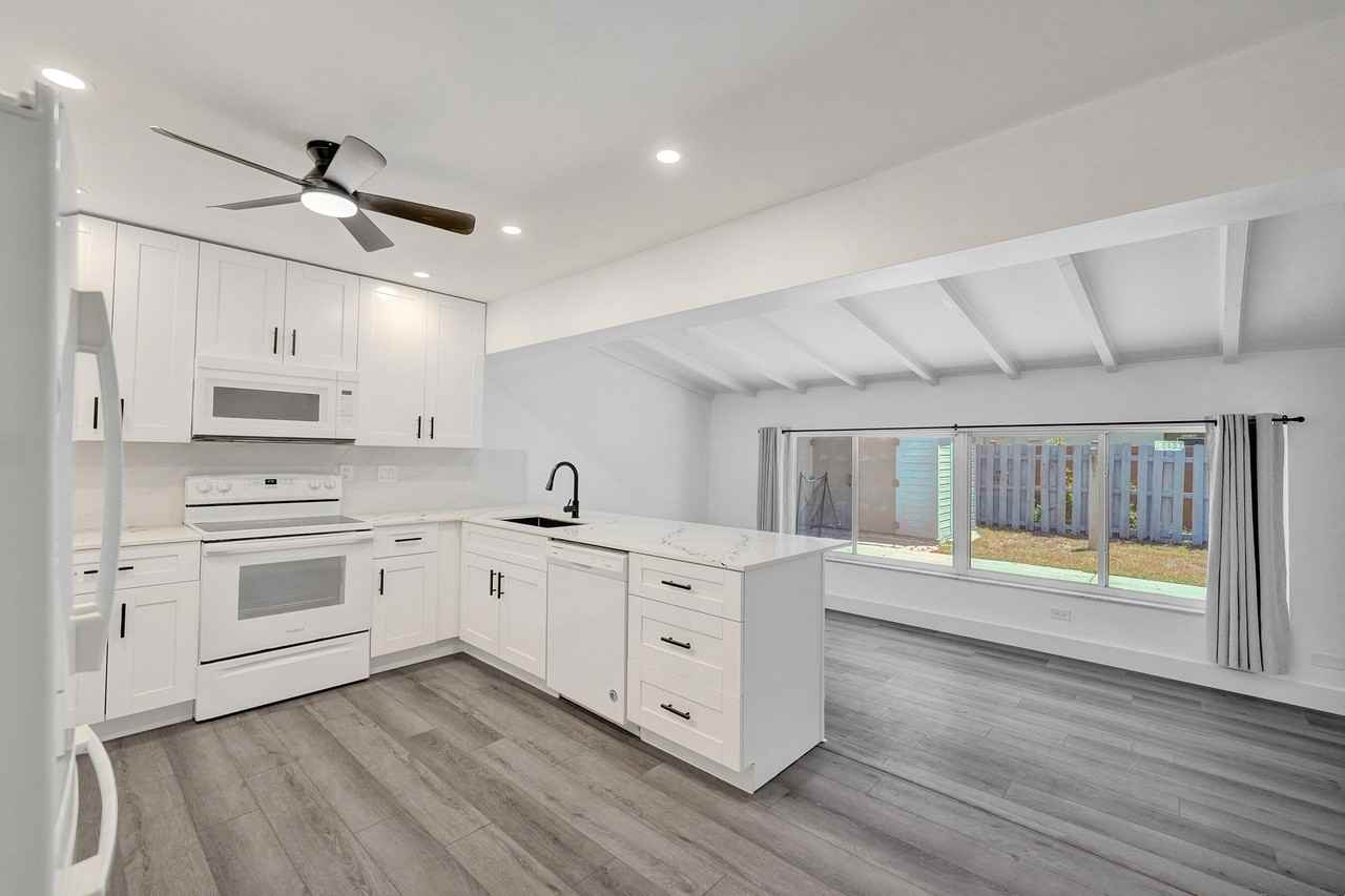 1738 Ne 52nd St - Photo 7 of 50