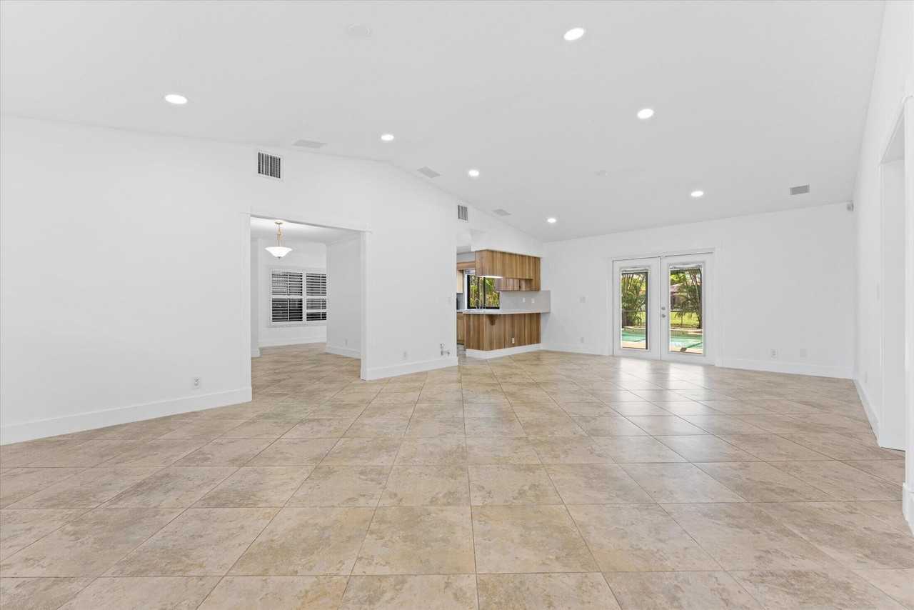 11580 Nw 20th Dr - Photo 5 of 50