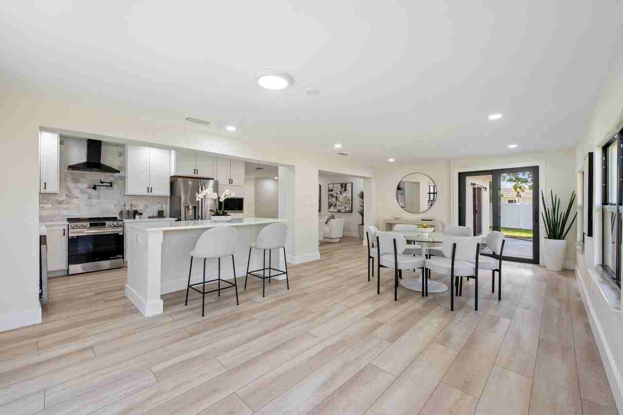 8201 Nw 67th Ave - Photo 6 of 25