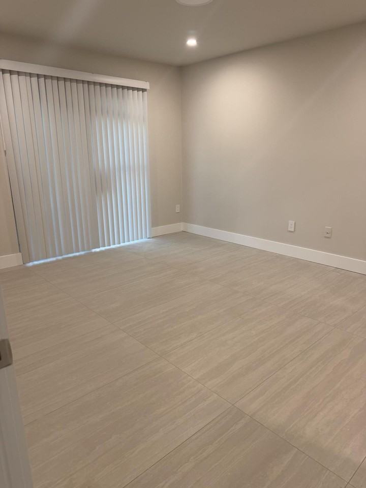 2731 Avenue S #B - Photo 6 of 10