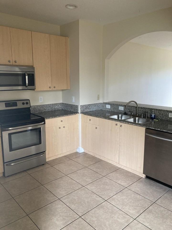 306 Nw 1st St #306 - Photo 7 of 19