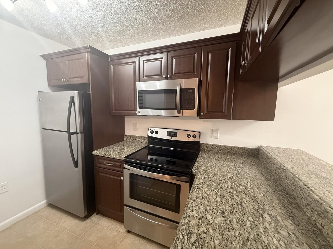 16203 Glenmoor Dr #16203 - Photo 5 of 10