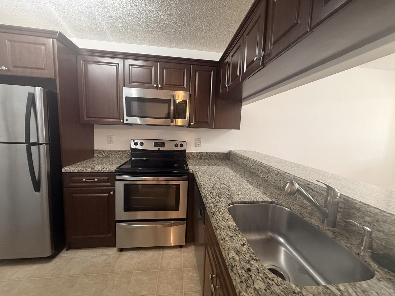 16203 Glenmoor Dr #16203 - Photo 6 of 10