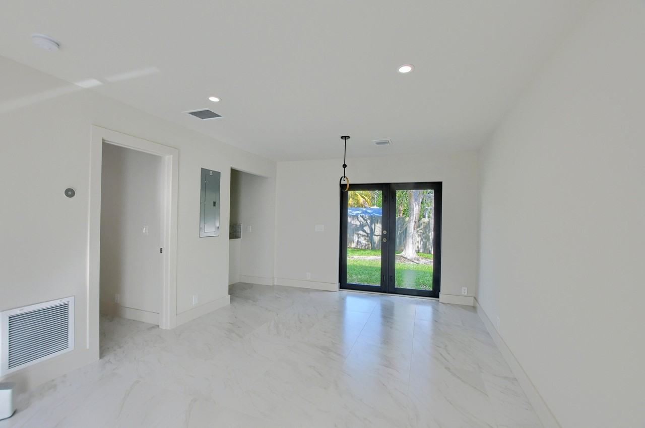 2503 Oceanview Ave #C - Photo 2 of 15