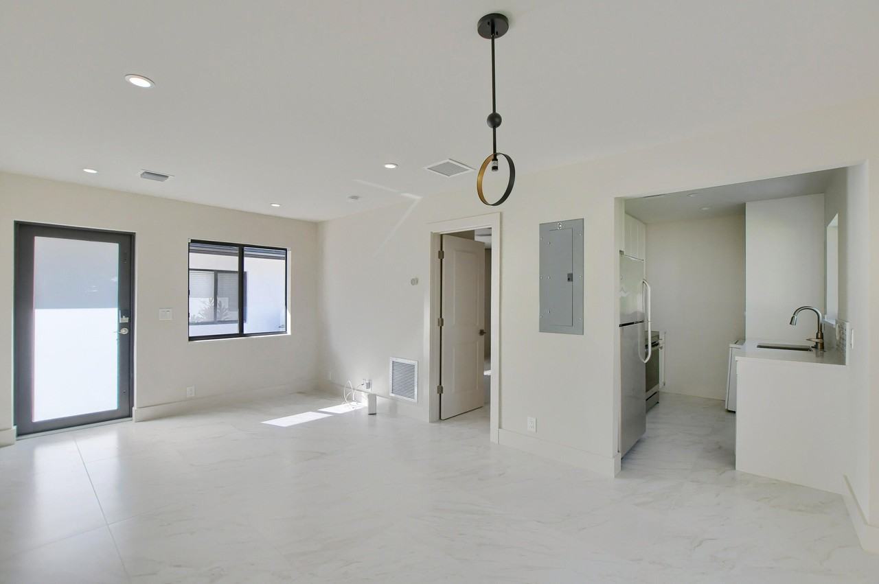 2503 Oceanview Ave #C - Photo 4 of 15