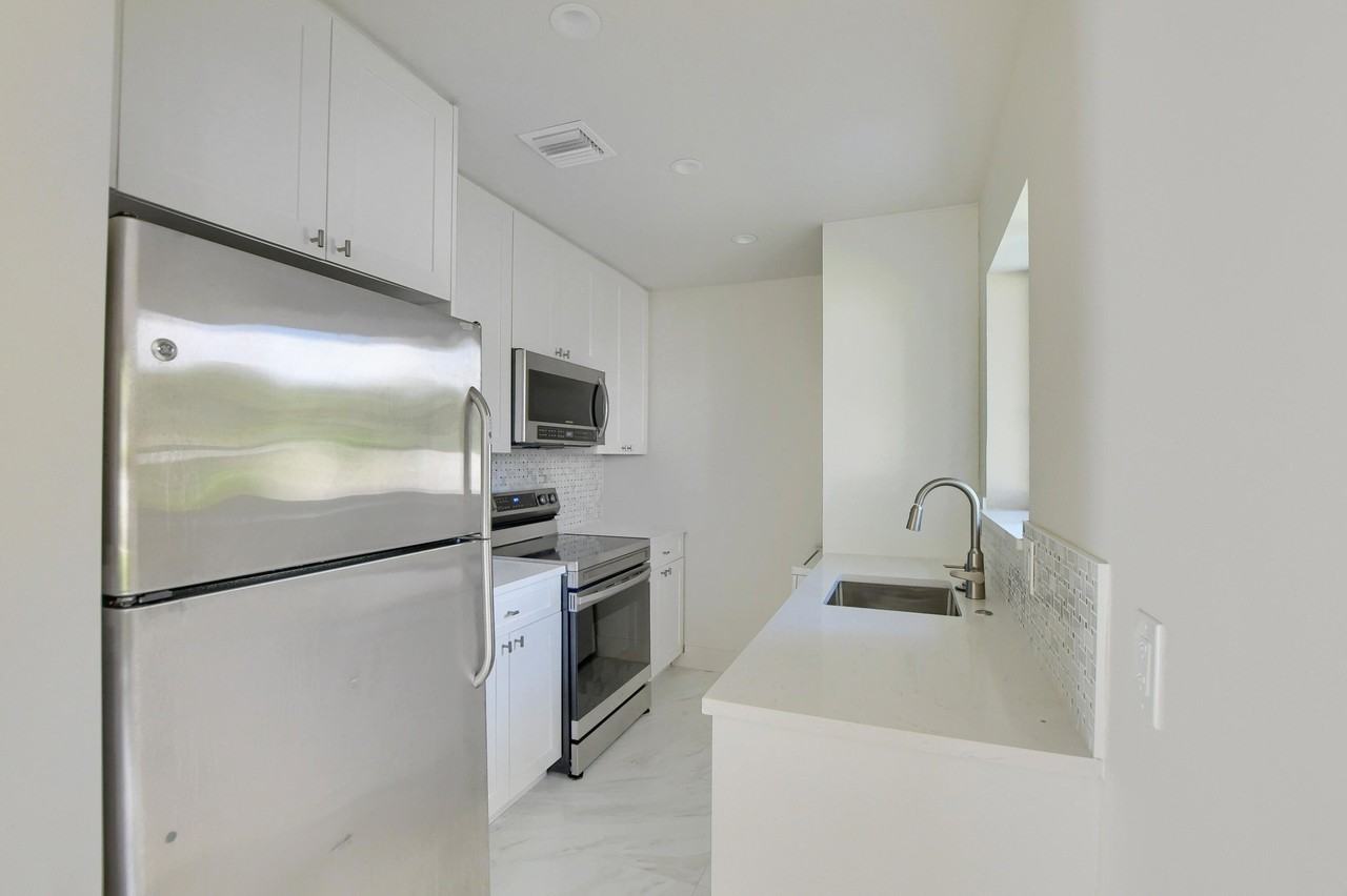 2503 Oceanview Ave #C - Photo 5 of 15