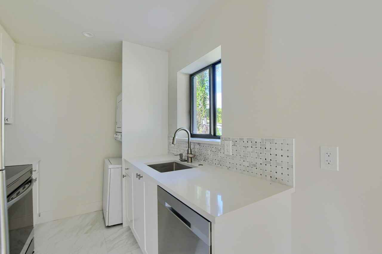 2503 Oceanview Ave #C - Photo 6 of 15