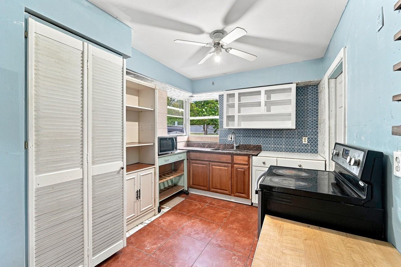 4031 Nw 7th Ave - Photo 5 of 22