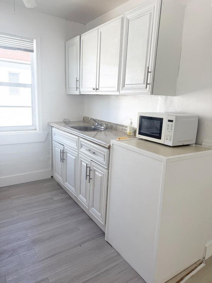 23 Sidonia Ave #3 - Photo 3 of 9