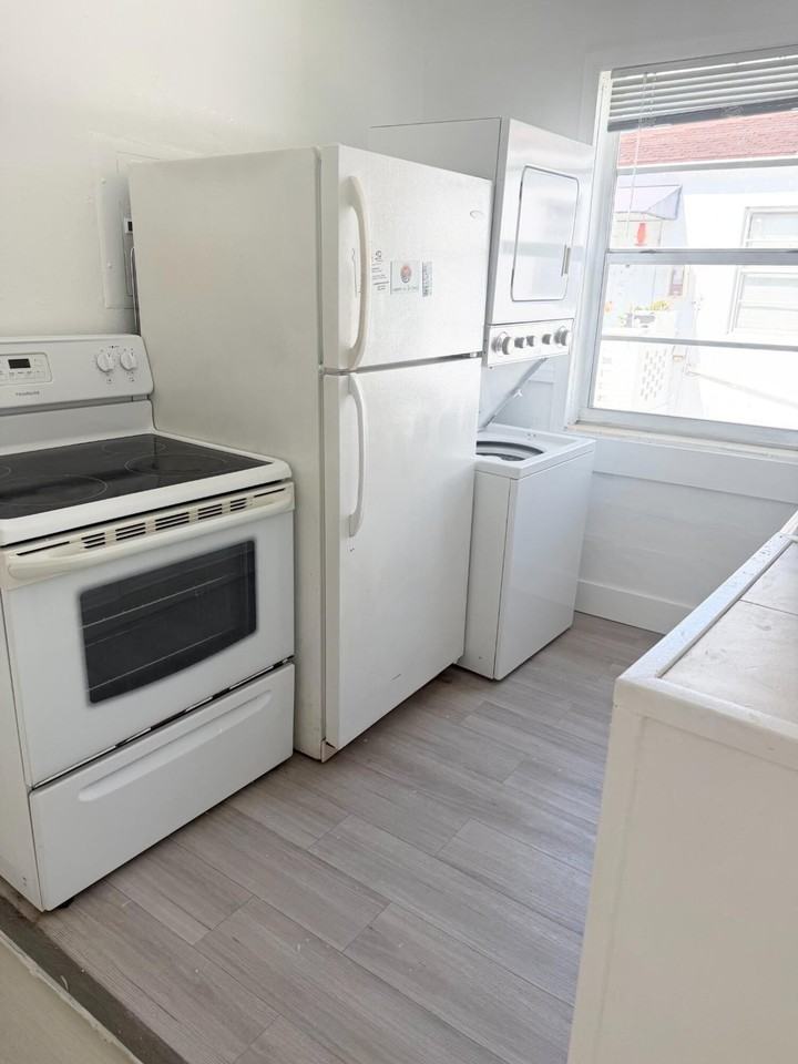 23 Sidonia Ave #3 - Photo 5 of 9