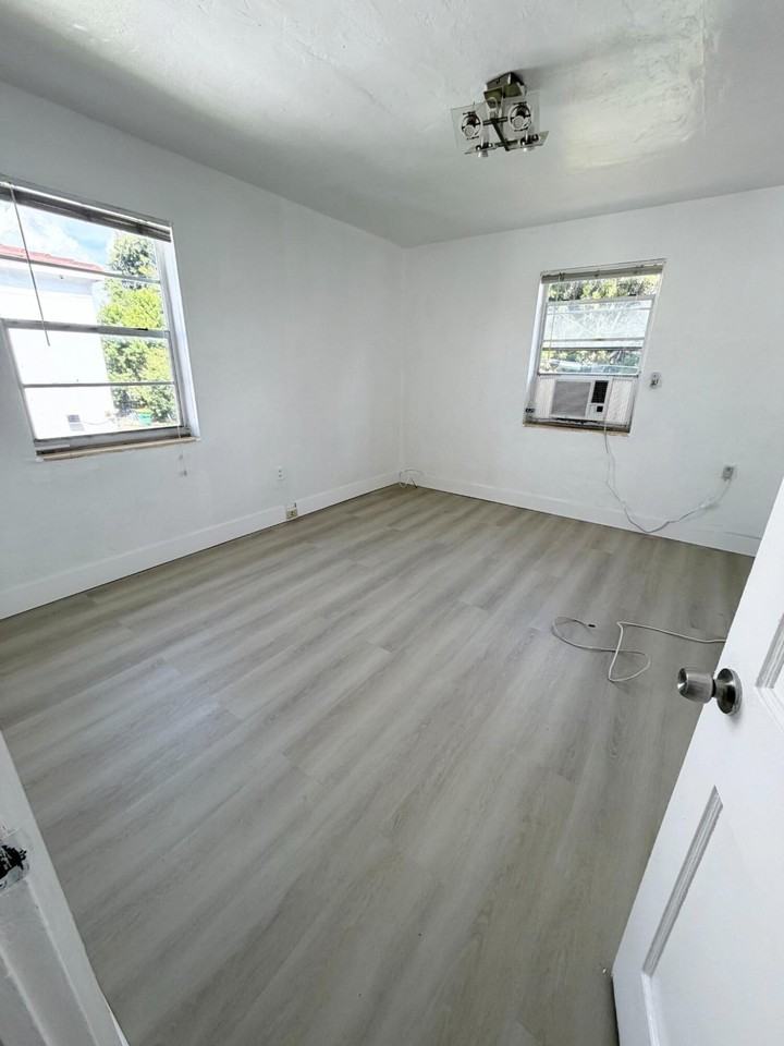 23 Sidonia Ave #3 - Photo 6 of 9