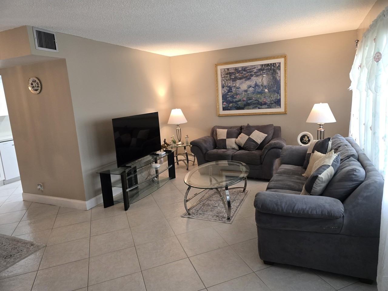 1902 Bermuda Cir #E4 - Photo 4 of 37