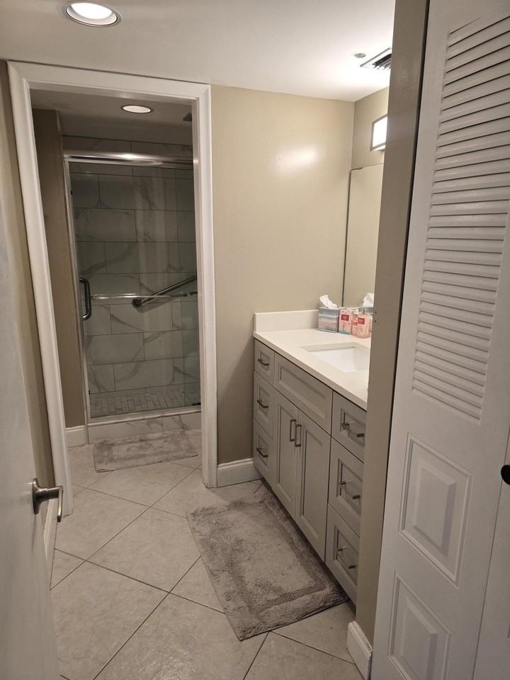 1902 Bermuda Cir #E4 - Photo 6 of 37