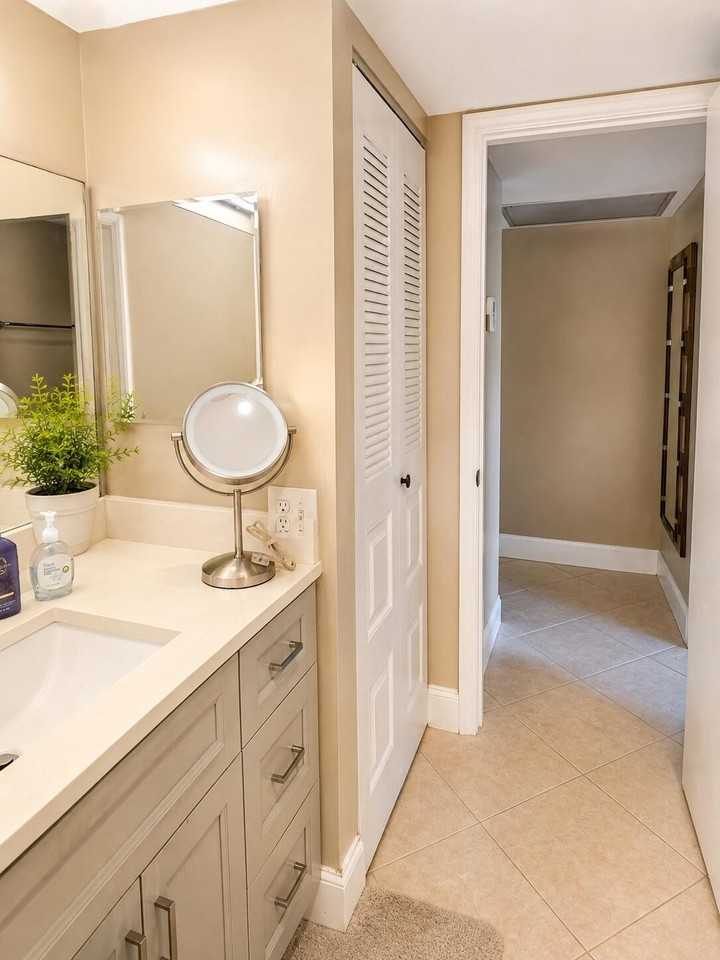 1902 Bermuda Cir #E4 - Photo 7 of 37