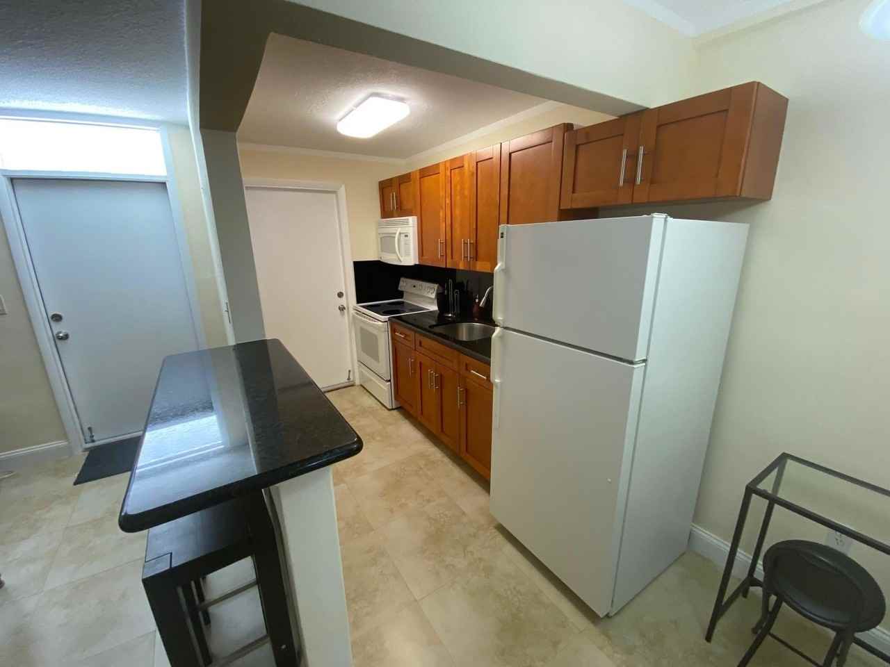 335 Collins Ave #403 - Photo 4 of 11