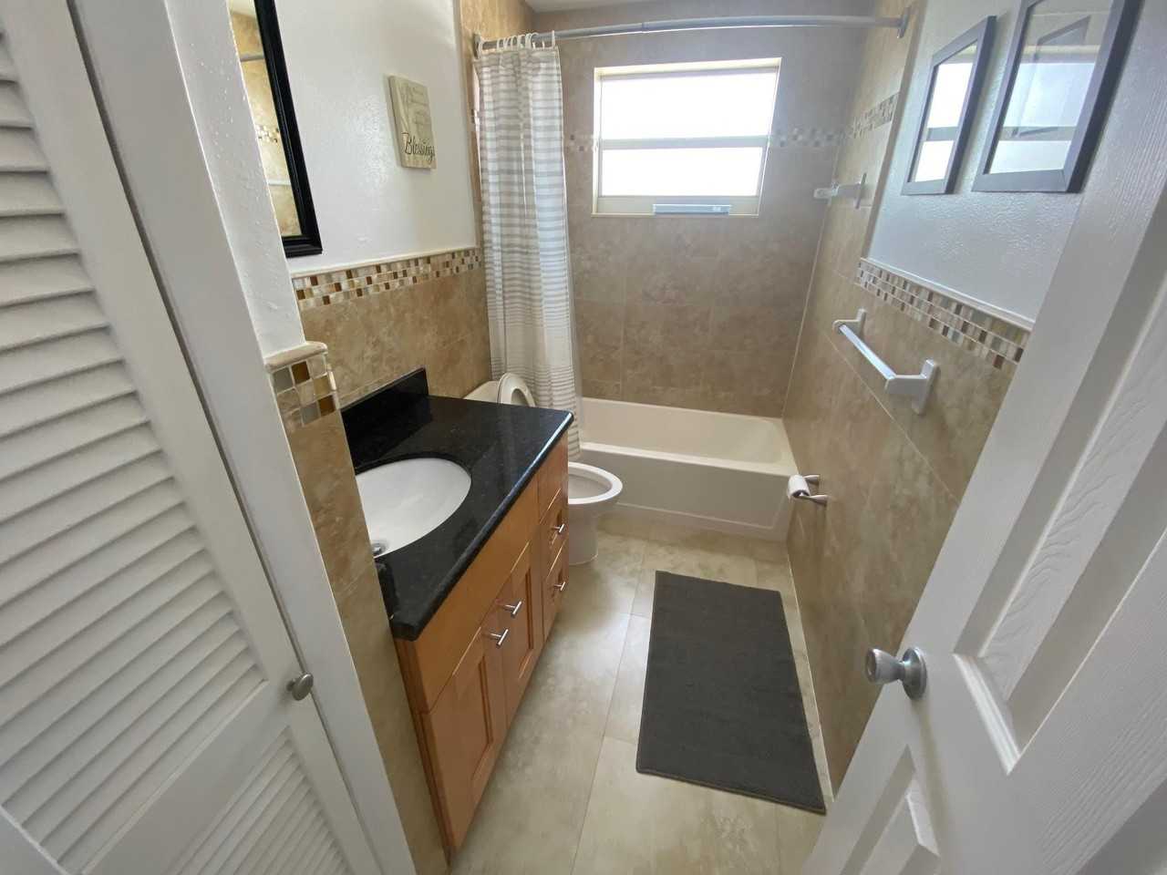 335 Collins Ave #403 - Photo 5 of 11