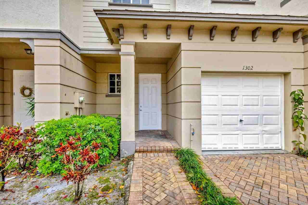 1302 Lucaya Dr - Photo 4 of 50