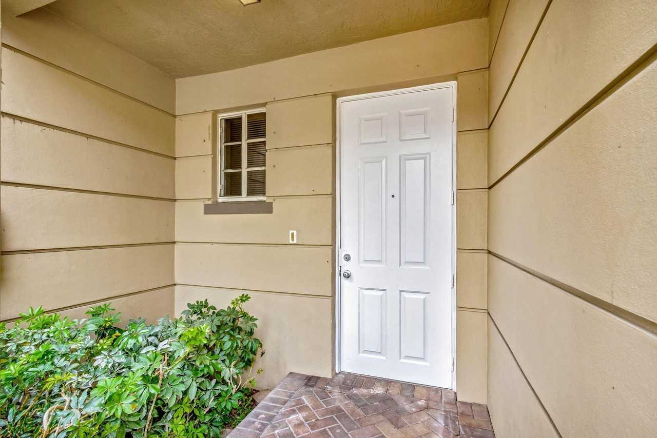 1302 Lucaya Dr - Photo 5 of 50