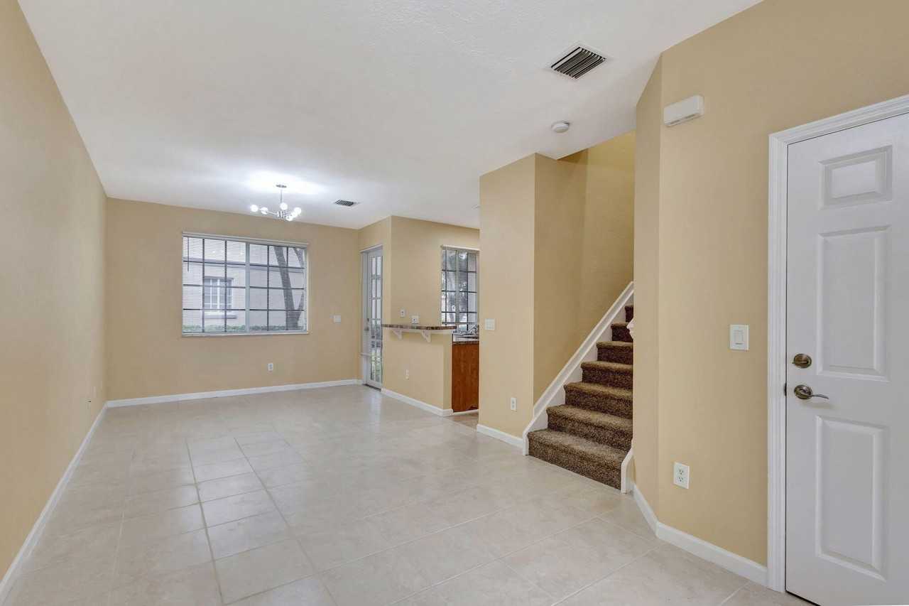 1302 Lucaya Dr - Photo 6 of 50