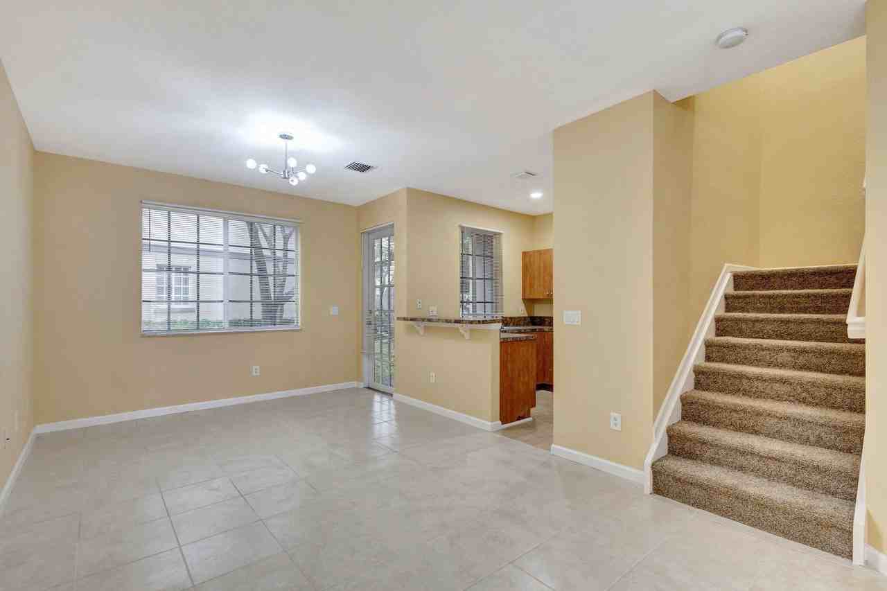 1302 Lucaya Dr - Photo 7 of 50