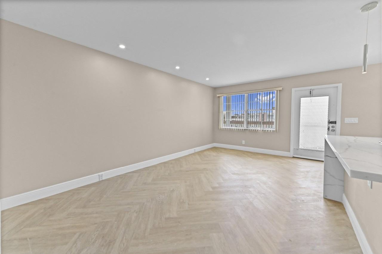 4055 Wolverton C - Photo 7 of 50