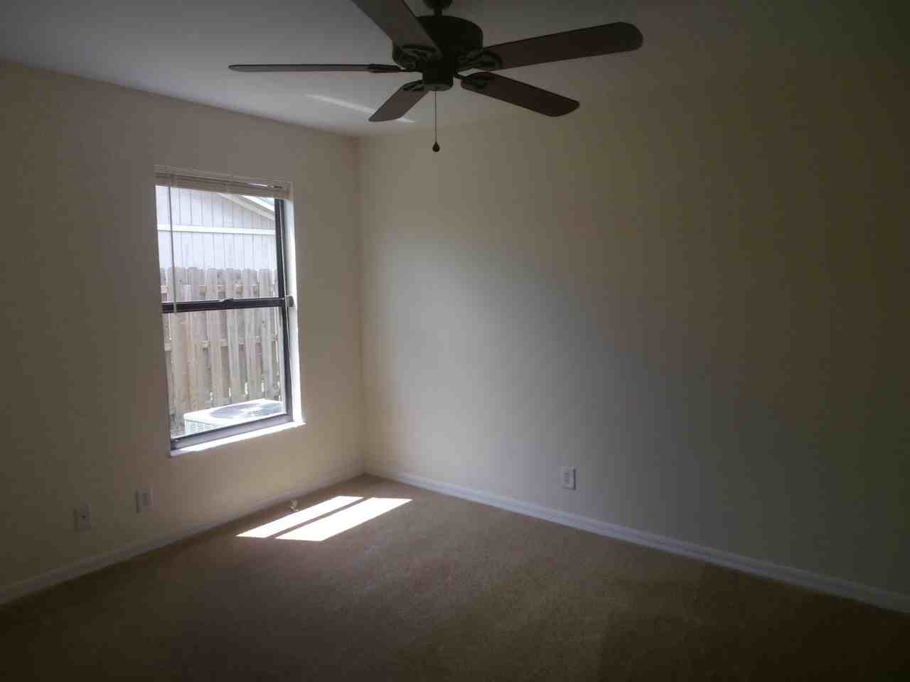 376 La Mancha Ave - Photo 6 of 17