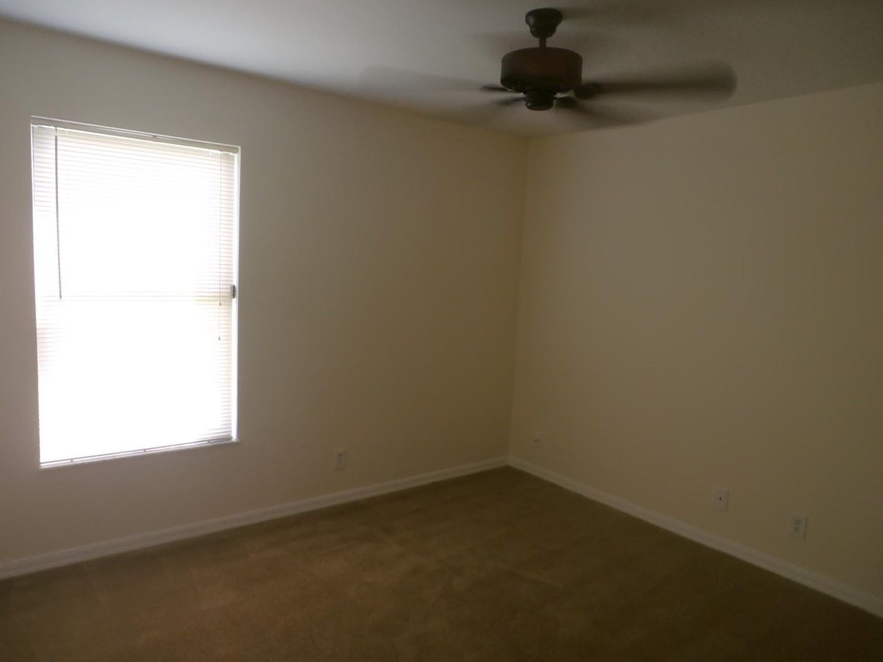 376 La Mancha Ave - Photo 7 of 17